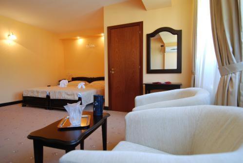 Grand Hotel Perla Ciucasului Tarlungeni Luaran gambar