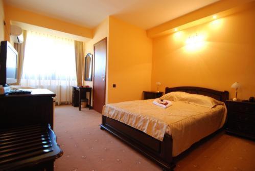 Grand Hotel Perla Ciucasului Tarlungeni Luaran gambar