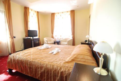 Grand Hotel Perla Ciucasului Tarlungeni Luaran gambar